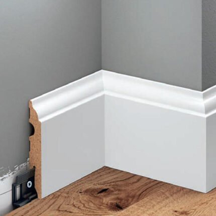 Balta MDF grindjuostė 8,2 cm aukščio