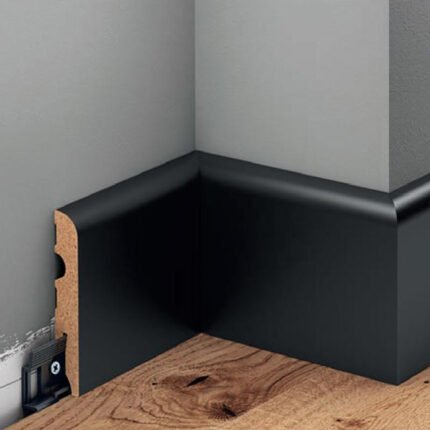 Juodos MDF grindjuostės 8 cm aukščio. Pagrindinė nuotrauka