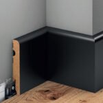 Juodos MDF grindjuostės 10 cm aukščio