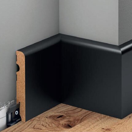 Juodos MDF grindjuostės 10 cm aukščio