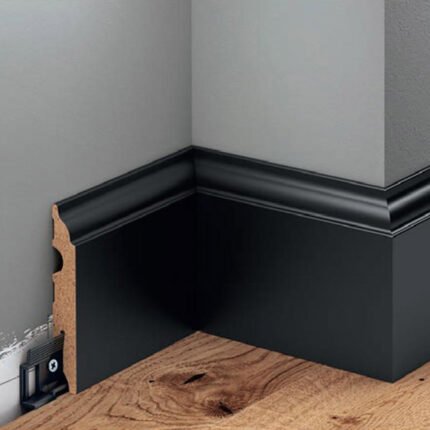 Juodos MDF grindjuostės 8,2 cm aukščio