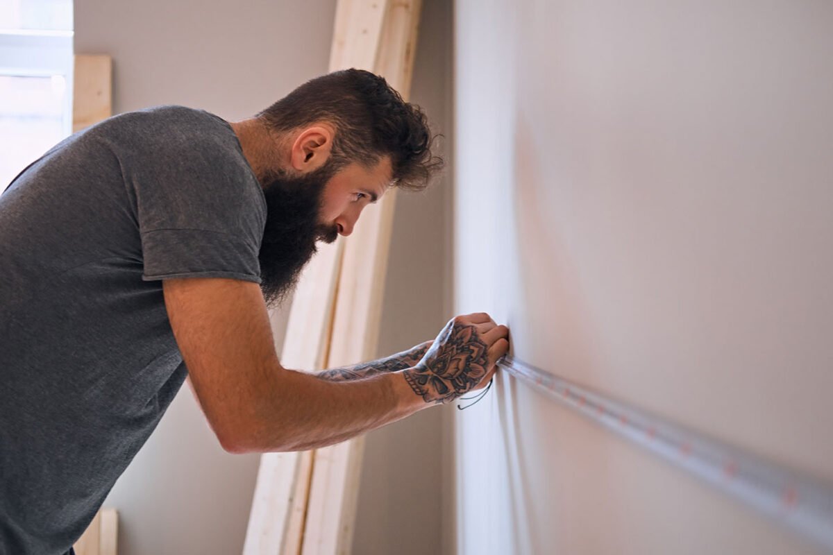 Polistireno moldingų montavimas