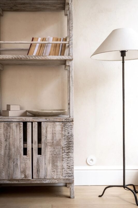 Baltos MD020 Mardom Decor grindjuostės šviesių tonų interjere